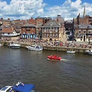 The Riverside At Woodsmill Quay With Parking Apartment
