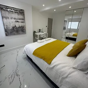 Entire In For Family, Friends And Contractors , Nottingham United Kingdom